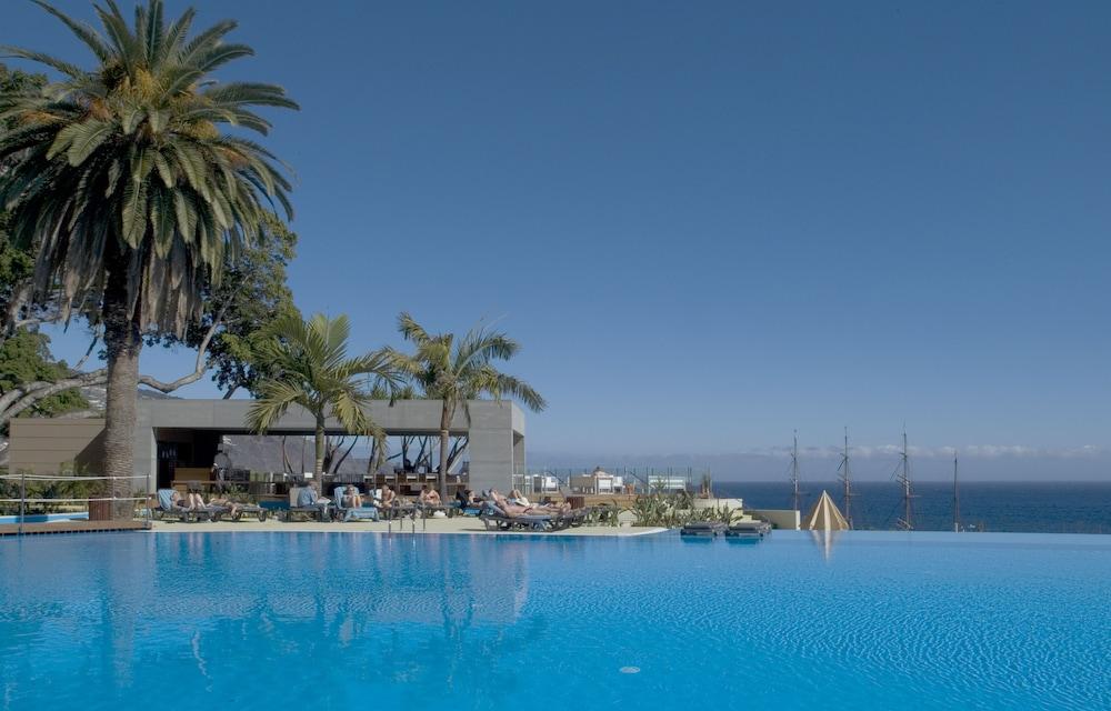 Pestana Casino Park Hotel & Casino Funchal  Zewnętrze zdjęcie The pool at the hotel